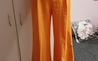 **BERSHKA** Wide leg housut 38/M-kokoiselle