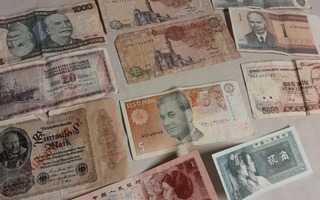 11 kpl ulkomalaaisia seteleitä