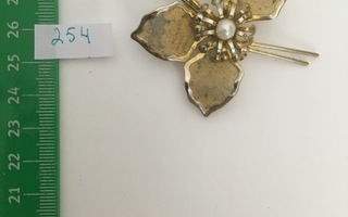rintakoru nro 254  tai 369 : vanha patinoitunut kukka koru