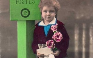 LAPSI / Ihastuttava lapsi ja vihreä postilaatikko. 1920-l.