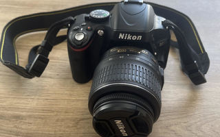 Nikon D5100 + AF-S DX ja Nikkor 18-55 mm f/3.5-5.6 VR