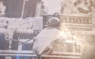 Nigel Mansell nimikirjoitus lehtikuvassa