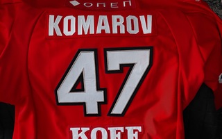 Leo Komarov game worn
