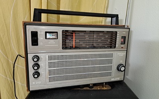 selena B 212 radio