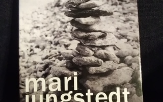 Mari Jungstedt: Kevään kalpeudessa