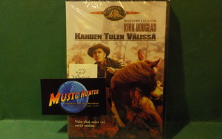 KAHDEN TULEN VÄLISSÄ / THE INDIAN FIGHTER - UUSI "SS" DVD