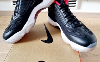 Nike Jordan 11 Low IE Bred DSWT koko 41 *Uudet laatikossaan*