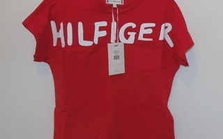 110cm (5) - Tommy Hilfiger punainen T-paita * UUSI