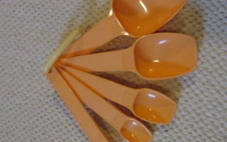 Tupperware Mittalusikat (5), oranssi, uusi