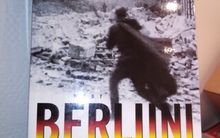 BEEVOR :  BERLIINI 1945 ( SIS POSTIKULU)