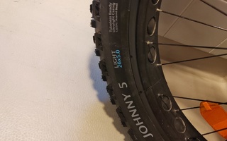 Sähkö fatbike nastarenkaat vanteilla