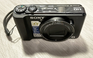 Sony HX9V + 2 akkua + 2 x 16gb muistikortteja ym