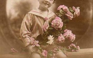 LAPSI / Hymyilevä poika ja romanttiset ruusut. 1900-l.