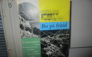 Bo på fritid. Vapaa-ajan asunnoista. nid. kuvit. 1951