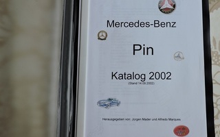 Mercedes-Benz Pin Katalog 2002
