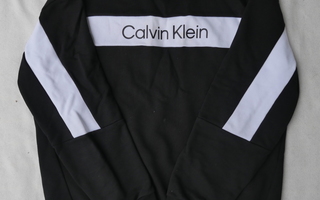 Calvin Klein collegepaita M