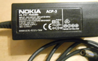 Nokia ACP-3 laturi, out 12V. Isopäinen.