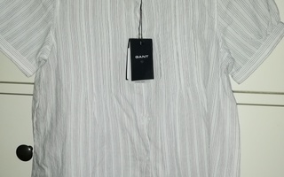 GANT -merkkinen, lyhythihainen paitapusero, koko 134/140cm