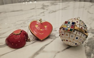 Kaksi Alessin Faberjori-koristetta: sydän ja pallo