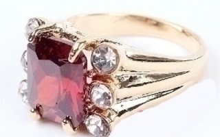 36 .. 14kt Kulta Red Ruby Itävallan Crystal .. Sormus