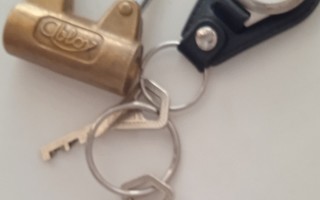 2 ABLOY RIIPPILUKKOA JA NIIHIN 4 AVAINTA