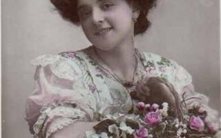 NAINEN / Ihastuttava tumma tyttö ja kukkia. 1900-l.