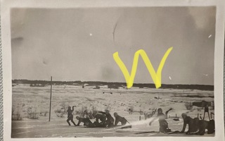 Valokuva RUK 1926 talvikurssi käsikranaattien heitto