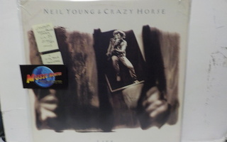 NEIL YOUNG & CRAZY HORSE - LIFE EX+/EX+ CUTOUT LP