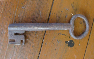 Reilun kokoinen Vaasa 1800-luku iso vanha avain 19cm / 315g