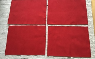 Punaiset pöytätabletit, 4 kpl ( koko 35 x 47 cm )