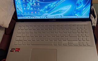 Asus Vivobook 2600 mhz 15 tuumainen