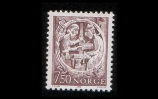 Norja 718 ** Puuleikkaus (1976)
