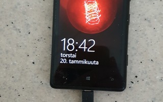 Matkapuhelin Nokia Lumia 820