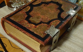 Antiikkinen Pyhä Raamattu 1890 by A. J. Holman&Co