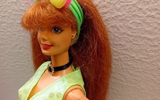 Cut and Style Barbie 1994