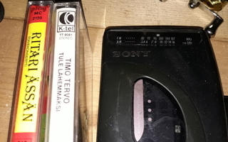 Sony Walkman Ja Pari Kasettia.