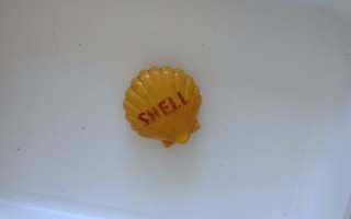 Shell, simpukka, saranalla, muovia.