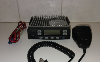 Icom IC- F310 vhf radiopuhelin