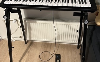 Yamaha PCR-E373 koskettimet + teline + pedaali