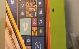 Nokia Lumia 625 pakkaus + nappikuulokkeet