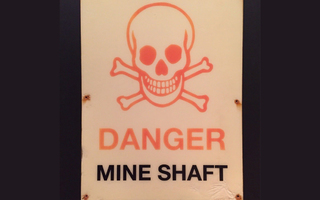 Kaivoksen suuri varoitus kyltti kaivoskuilu aito 60 x 45 cm