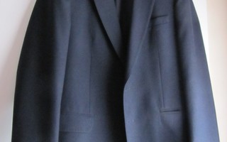 Kotimainen tummansininen puvuntakki, 190C