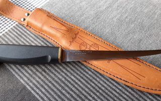 Hieno Fiskars fileeraus puukko + tuppi, vintage puukko