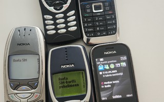 2kpl Nokia puhelinta