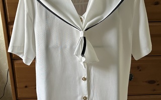 Lyhythihainen valkoinen vintage paitapusero ( M-koko )