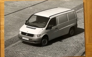 Lehdistökuva Mercedes-Benz Vito pakettiauto 638