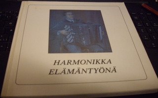Harmonikka elämäntyönä  ( Lasse Pihlajamaa 70 v. juhlakirja)