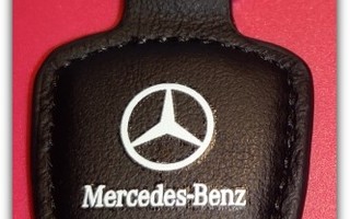Pieni nahkainen Mercedes avaimenperä