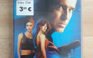James Bond 007 - Kun maailma ei riitä (1999) VHS