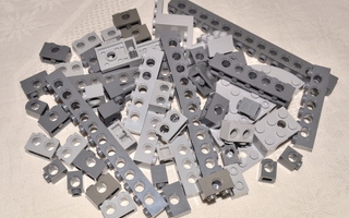 LEGO Technic osia 52 kpl (harmaa, kulmikkaat ym.)
